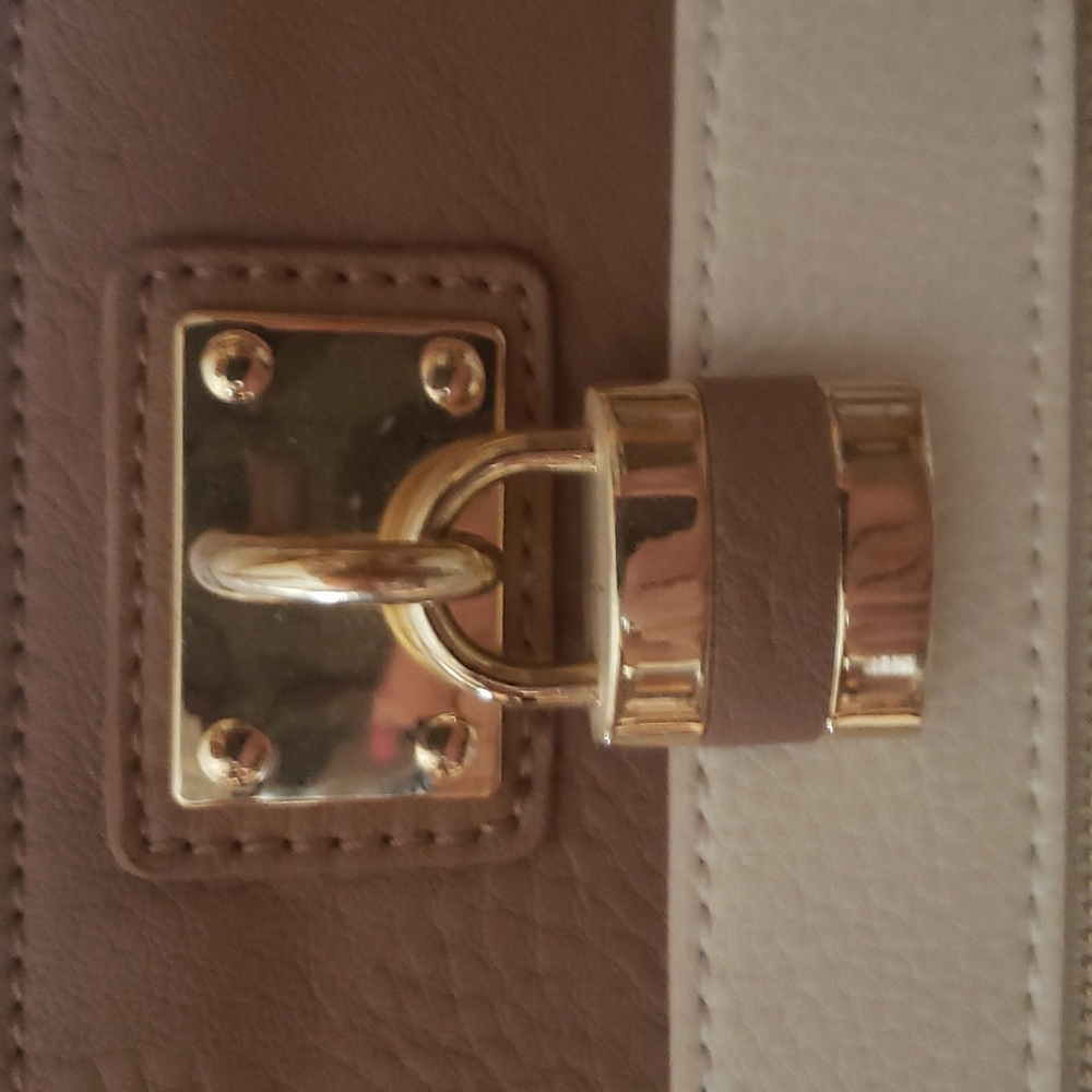 Purse - Picture 2 of 4